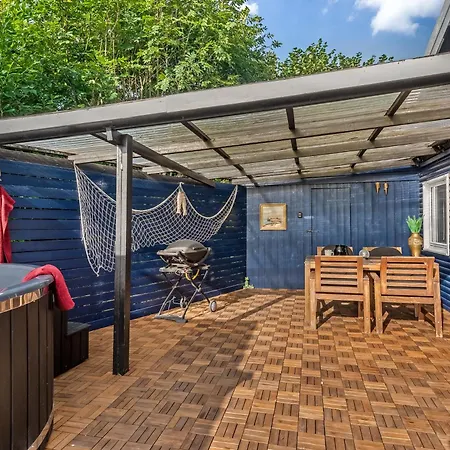 With Hot Tub In A Scenic Retreat